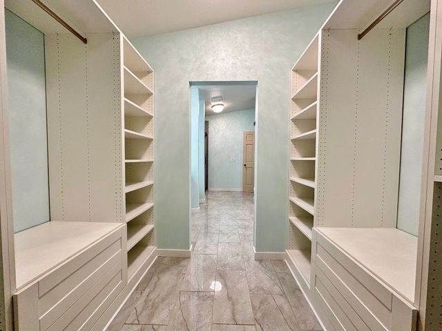 1320 11th St SW, Minot, ND 58701