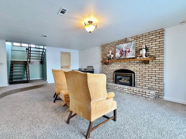 1320 11th St SW, Minot, ND 58701