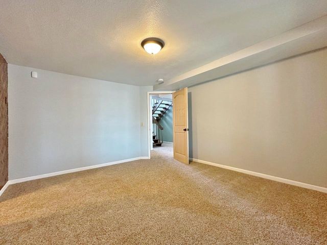 1320 11th St SW, Minot, ND 58701