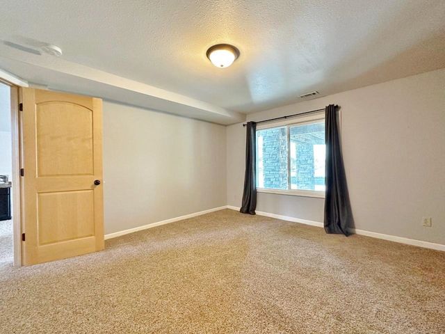 1320 11th St SW, Minot, ND 58701