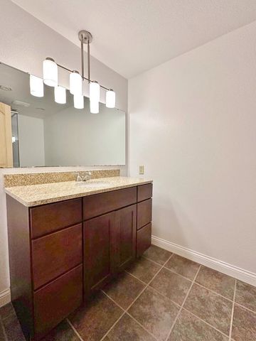 1320 11th St SW, Minot, ND 58701