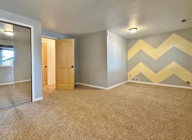 1320 11th St SW, Minot, ND 58701