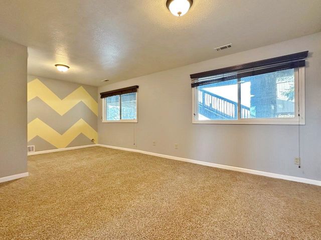 1320 11th St SW, Minot, ND 58701