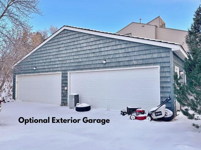 1320 11th St SW, Minot, ND 58701