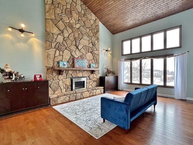 1320 11th St SW, Minot, ND 58701