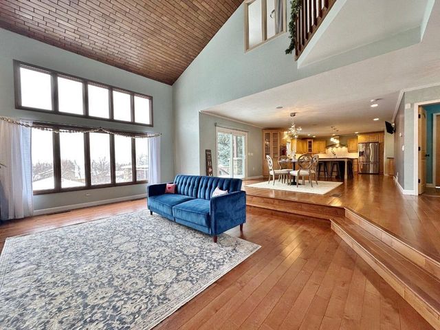 1320 11th St SW, Minot, ND 58701