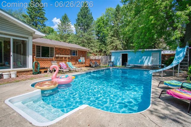 4200 Angels Pass, Putnam Township, MI 48169