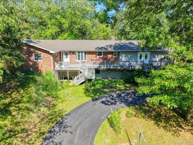 4200 Angels Pass, Putnam Township, MI 48169