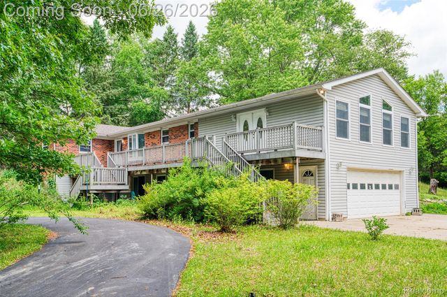 4200 Angels Pass, Putnam Township, MI 48169