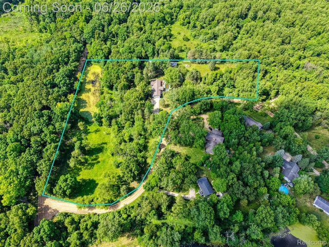 4200 Angels Pass, Putnam Township, MI 48169