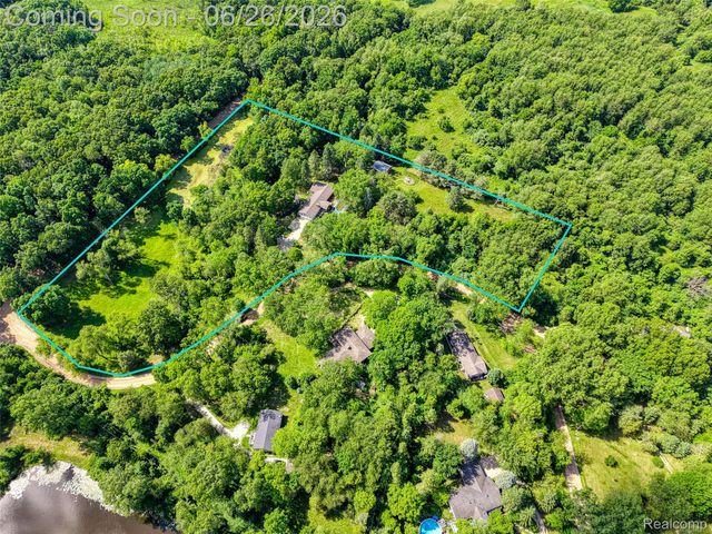 4200 Angels Pass, Putnam Township, MI 48169