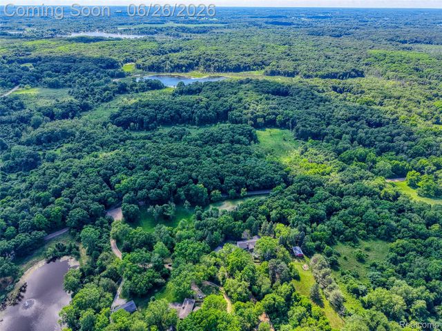 4200 Angels Pass, Putnam Township, MI 48169