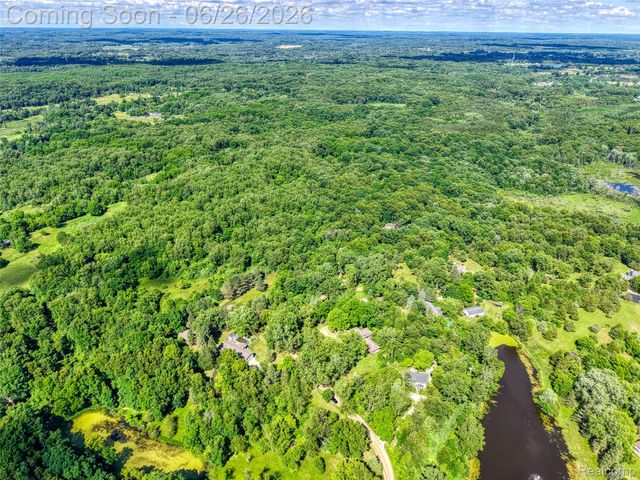 4200 Angels Pass, Putnam Township, MI 48169
