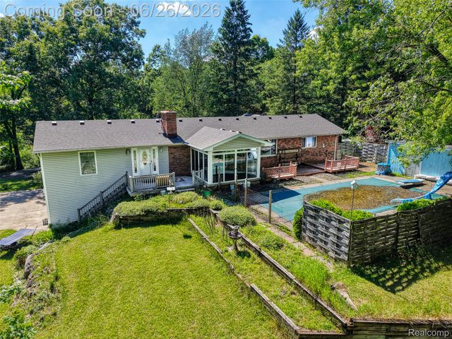 4200 Angels Pass, Putnam Township, MI 48169