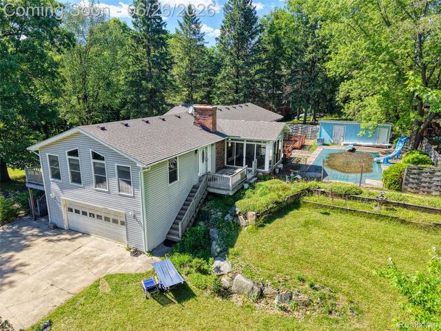 4200 Angels Pass, Putnam Township, MI 48169