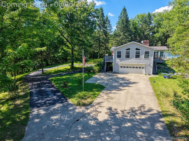 4200 Angels Pass, Putnam Township, MI 48169