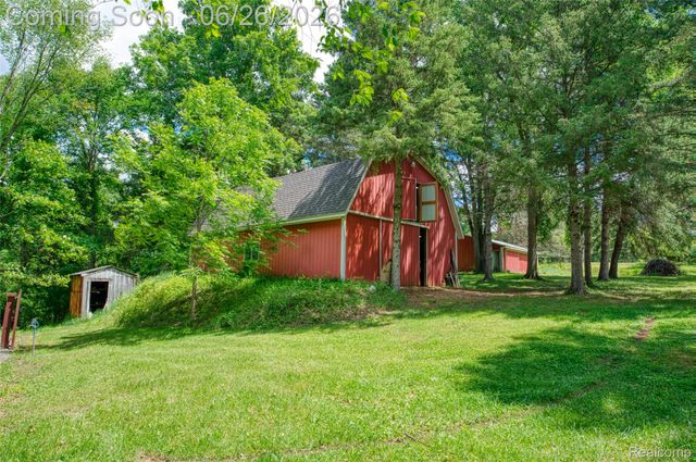 4200 Angels Pass, Putnam Township, MI 48169
