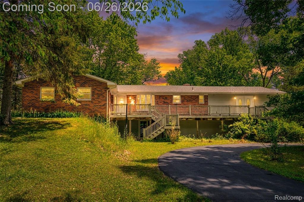 4200 Angels Pass, Putnam Township, MI 48169