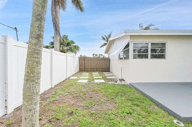 1029 SE 14th Street, Deerfield Beach, FL 33441