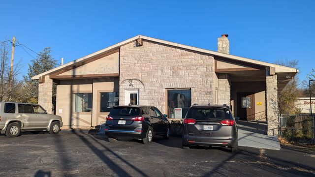 2122 South Glenstone Avenue, Springfield, MO 65804
