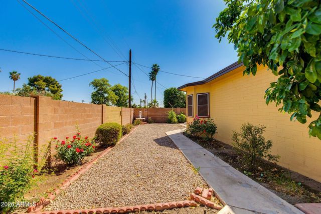 212 E MINTON Drive, Tempe, AZ 85282