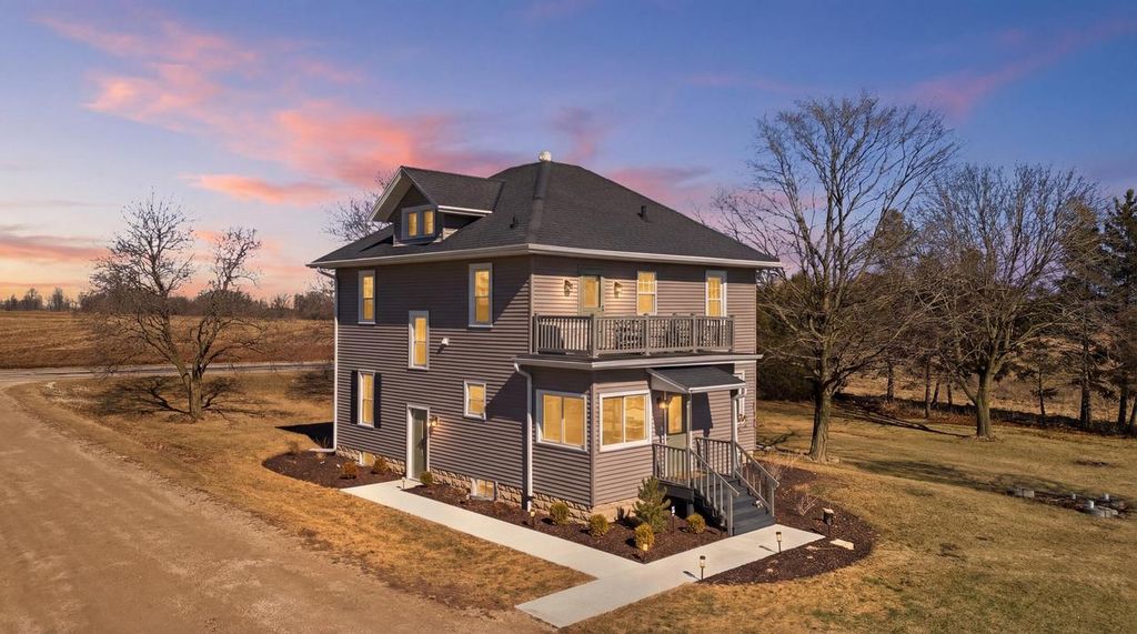 W4037 COUNTY ROAD RR, Cedar Grove, WI 53013