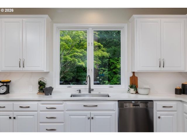 2157 MARYLWOOD Ct, West Linn, OR 97068