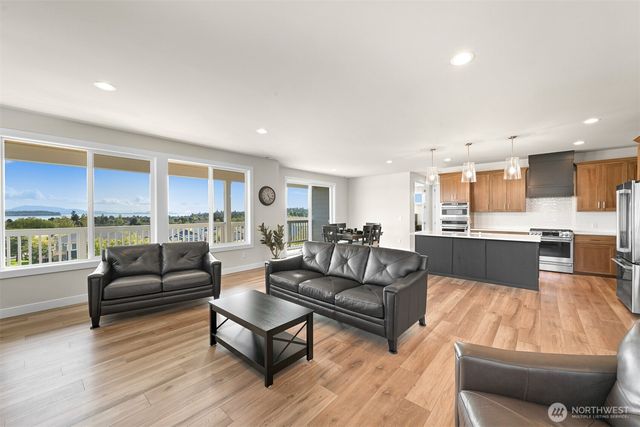 5423 Lonicera Drive, Blaine, WA 98230