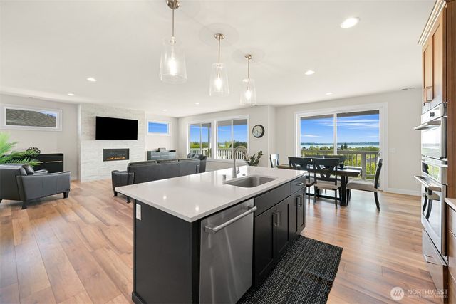 5423 Lonicera Drive, Blaine, WA 98230