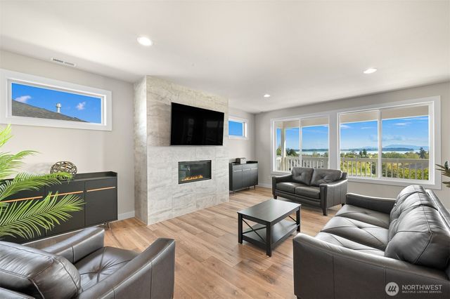 5423 Lonicera Drive, Blaine, WA 98230