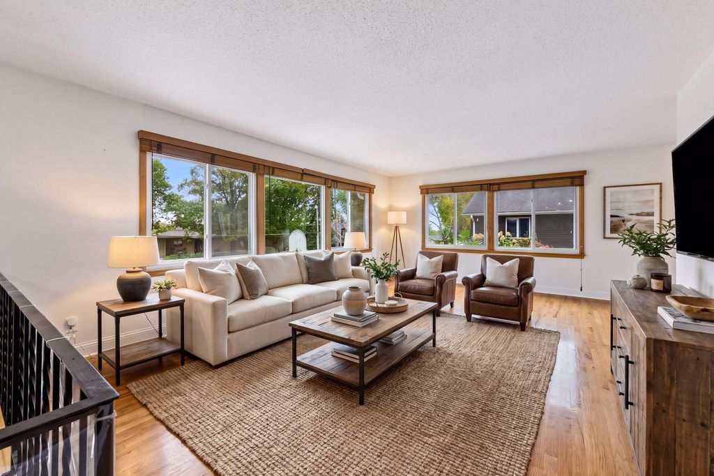 1370 Valley View Road, Chaska, MN 55318 — photo 2