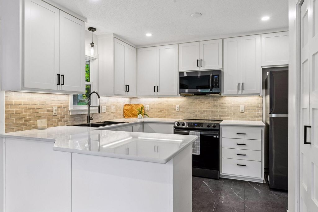 1370 Valley View Road, Chaska, MN 55318 — photo 4