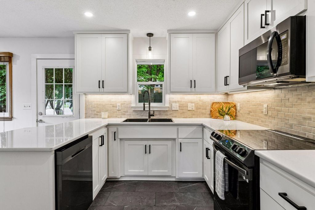 1370 Valley View Road, Chaska, MN 55318 — photo 5