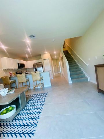 440 NW 11th Ave 1, Florida City, FL 33034