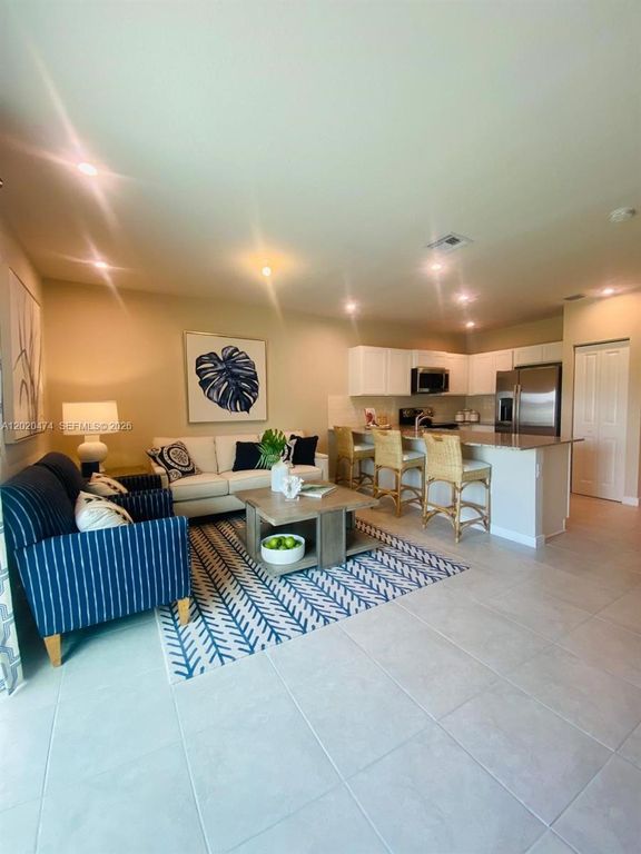 440 NW 11th Ave 1, Florida City, FL 33034