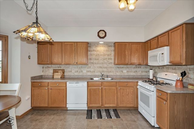 13129 Timber Trail 202, Palos Heights, IL 60463