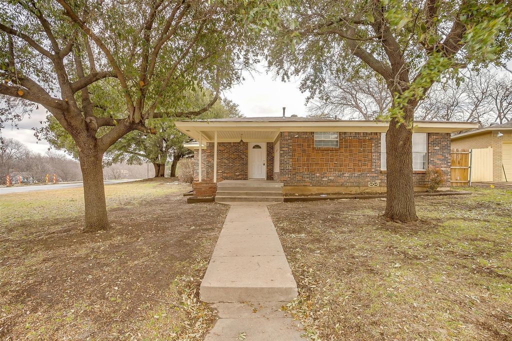 4605 Trail Lake Drive, Fort Worth, TX 76133