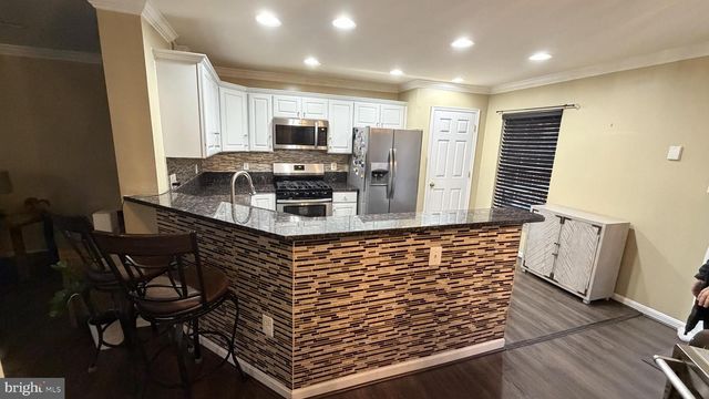 6821 AVALON ISLE WAY, Gainesville, VA 20155