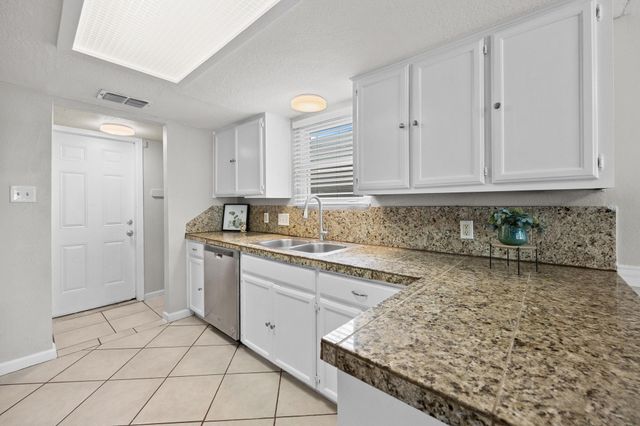 302 Splitrock ST, Round Rock, TX 78681