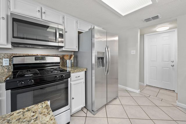302 Splitrock ST, Round Rock, TX 78681