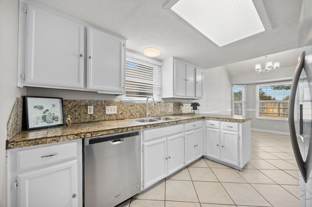 302 Splitrock ST, Round Rock, TX 78681