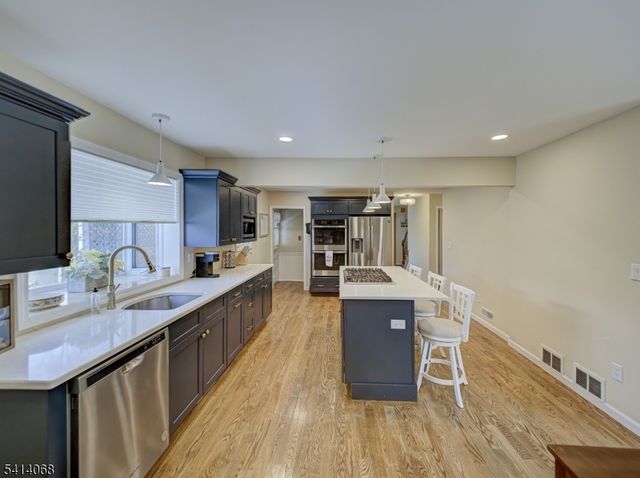 15 Glassboro Rd, Parsippany-troy Hills Twp., NJ 07054