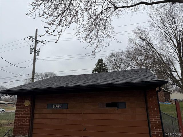 8225 Lochdale Street, Dearborn Heights, MI 48127