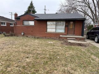 8225 Lochdale Street, Dearborn Heights, MI 48127