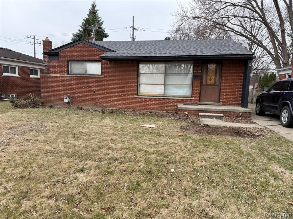 8225 Lochdale Street, Dearborn Heights, MI 48127