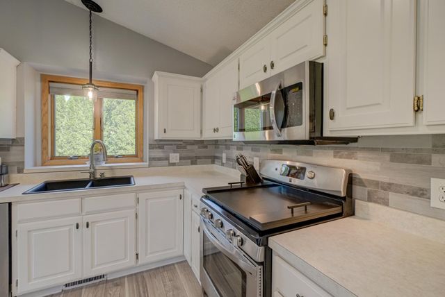 940 Leroy Lane, River Falls, WI 54022
