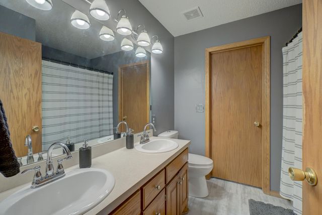 940 Leroy Lane, River Falls, WI 54022