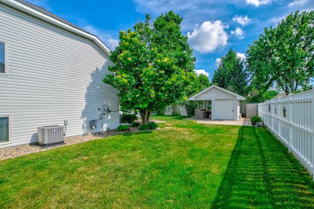 940 Leroy Lane, River Falls, WI 54022