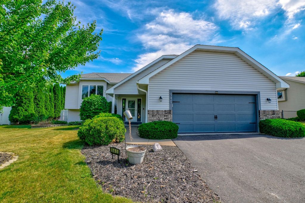 940 Leroy Lane, River Falls, WI 54022