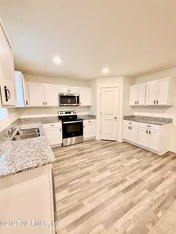 570 INDEPENDENCE Drive, Macclenny, FL 32063